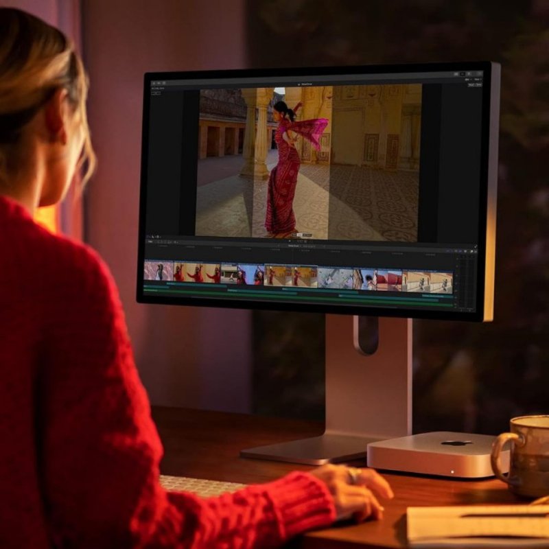 Apple Mac mini 2023 M2 Pro çip, 16 GB RAM, 512 GB SSD depolama alanı, Gigabit Ethernet özelliklerine sahip masaüstü bilgisayar. iPhone ve iPad ile uyumlu