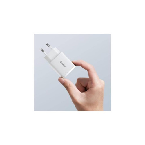 Baseus Compact QC 20 W Beyaz Hızlı Şarj Adaptörü Outlet