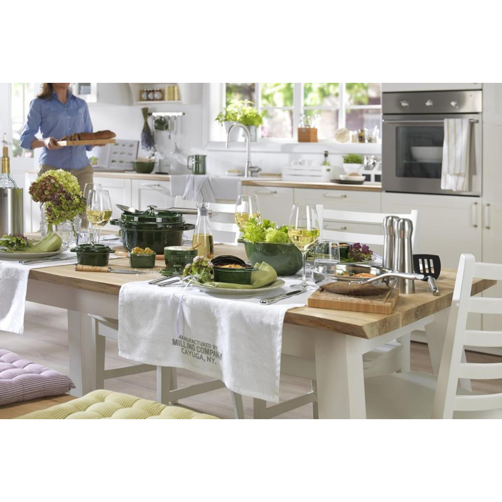 Staub La Cocotte Oval Fesleğen 27 cm Döküm Tencere Outlet